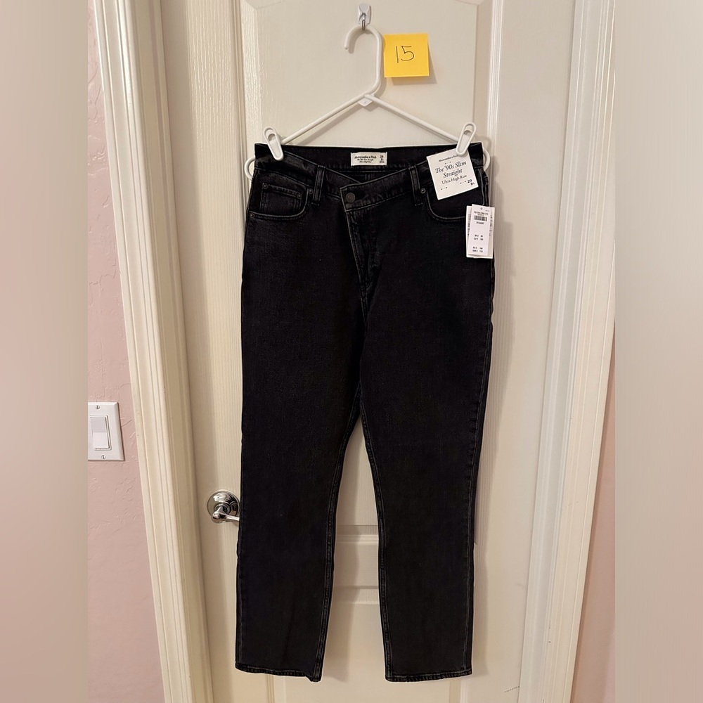 NWT Abercrombie & Fitch The 90’s Slim Straight Ultra High Rise Jean